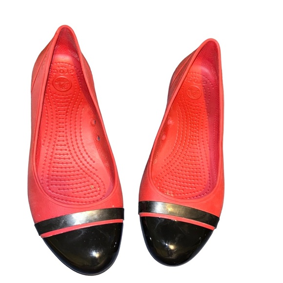 Crocs Cap Toe red/ black Ballet Flat Slip On Shoes Womens Size 8 - Picture 2 of 4